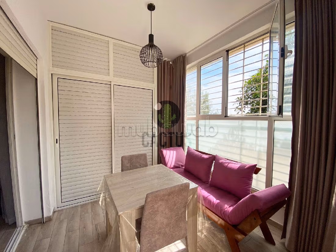 Sale of a lovely apartment in Cité El Wafa. 1 lovely room. Lift and terrace. 
