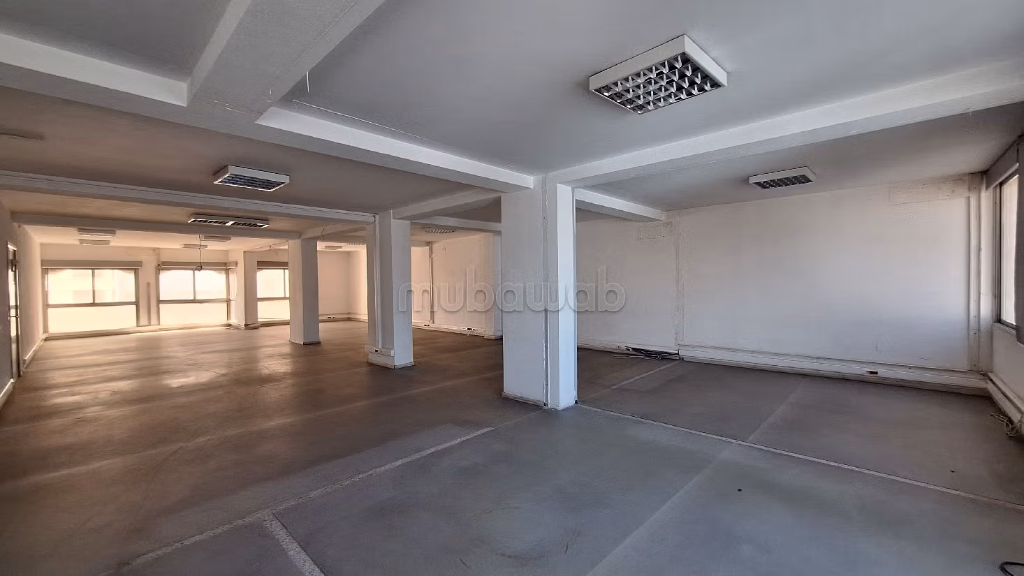 Bureaux de 240 à 2880 m² proche F. A. R
