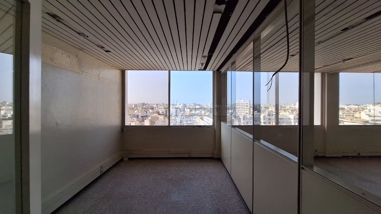 Bureaux de 240 à 2880 m² proche F. A. R
