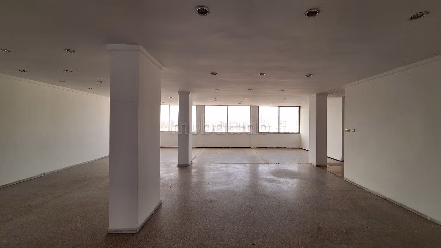 Bureaux de 240 à 2880 m² proche F. A. R