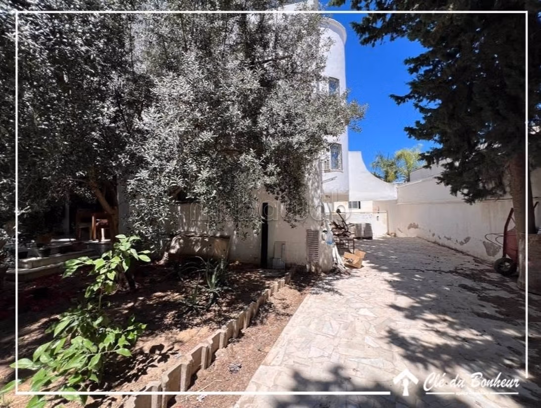 Spacious villa in Bouchamaoui Lotissement Chotrana 1