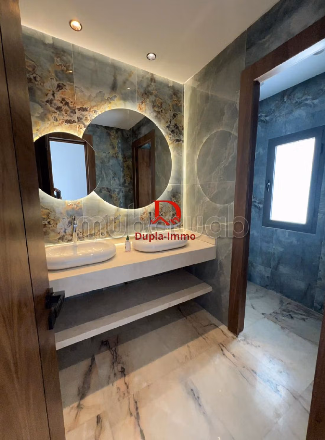 Villa's en luxe woningen beschikbaar. 8 Ruimtes. Garage en tuin