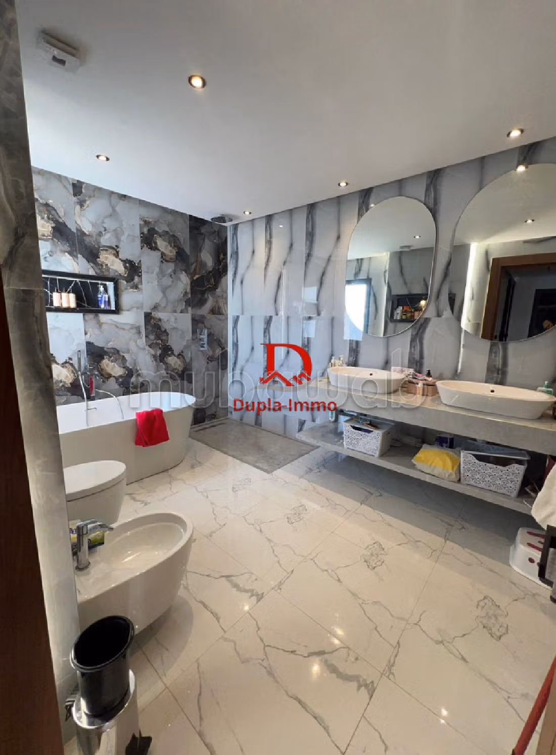 Villa's en luxe woningen beschikbaar. 8 Ruimtes. Garage en tuin