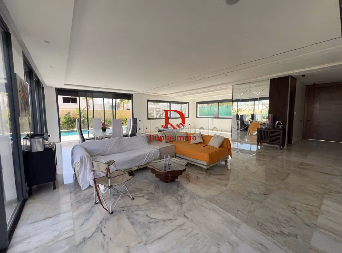 Villa's en luxe woningen beschikbaar. 8 Ruimtes. Garage en tuin