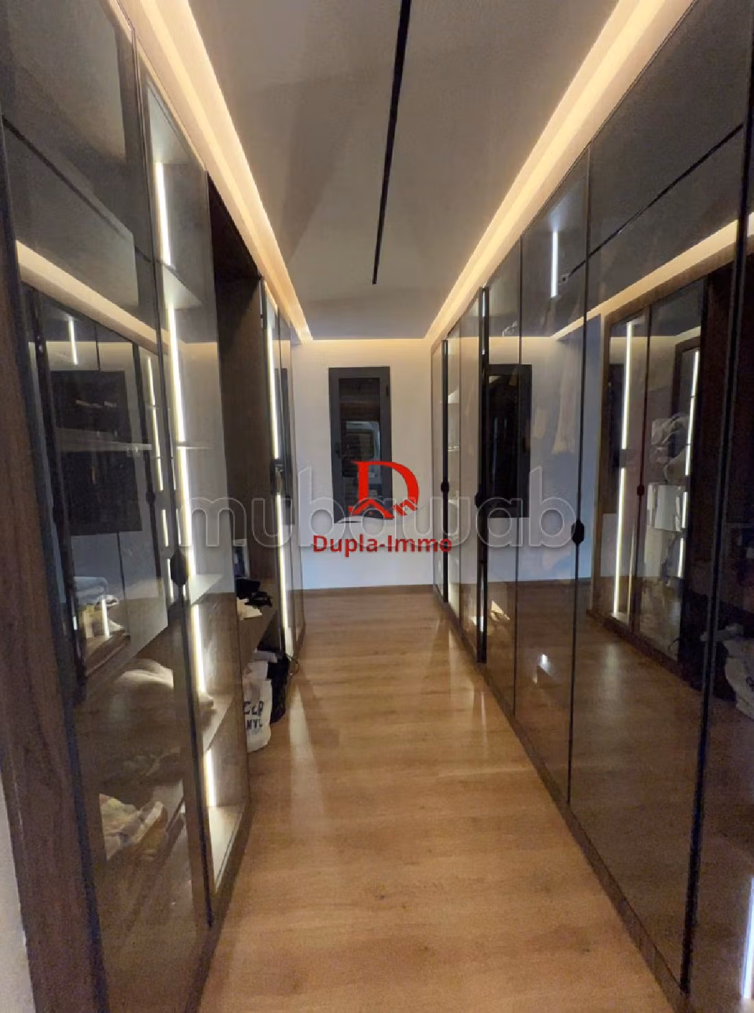 Villa's en luxe woningen beschikbaar. 8 Ruimtes. Garage en tuin