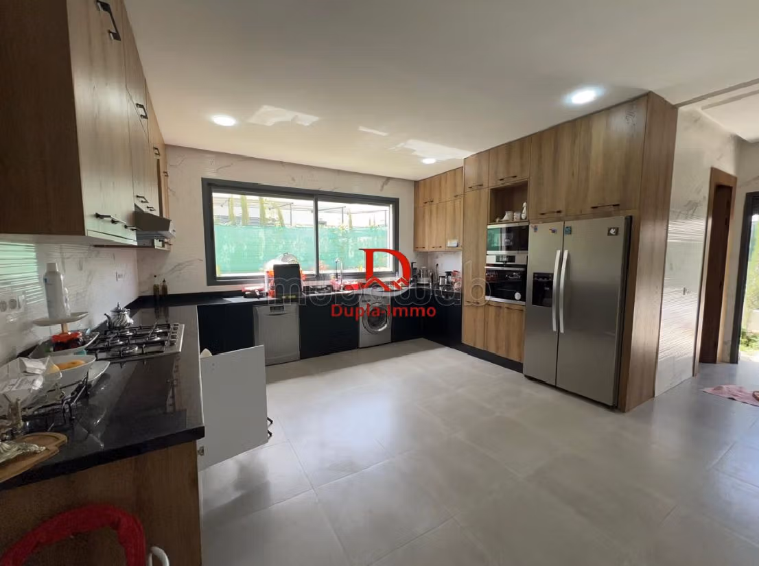 Villa's en luxe woningen beschikbaar. 8 Ruimtes. Garage en tuin