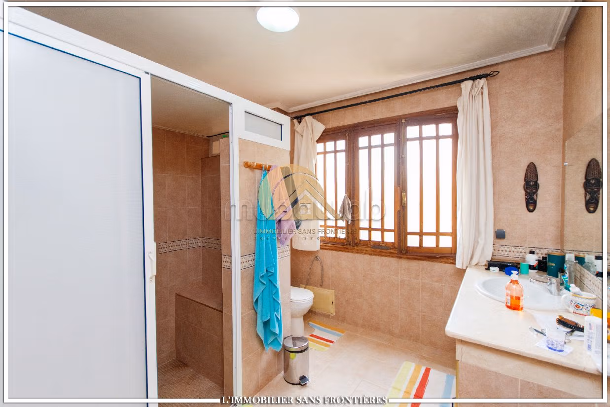 Villa de alto standing en alquiler en Hay Targa. 5 bonitas habitaciones. Antena parabólica y puerta blindada