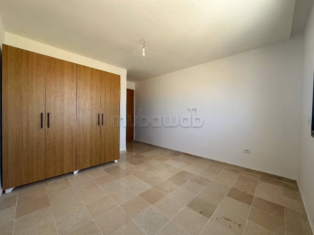 Sell apartment in Ain Zaghouan Nord. Total area 140 m². Quiet sorroundings with mountain view, Secured door. 
