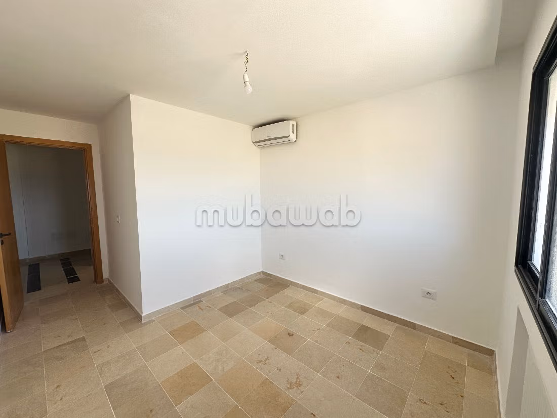 Sell apartment in Ain Zaghouan Nord. Total area 140 m². Quiet sorroundings with mountain view, Secured door. 