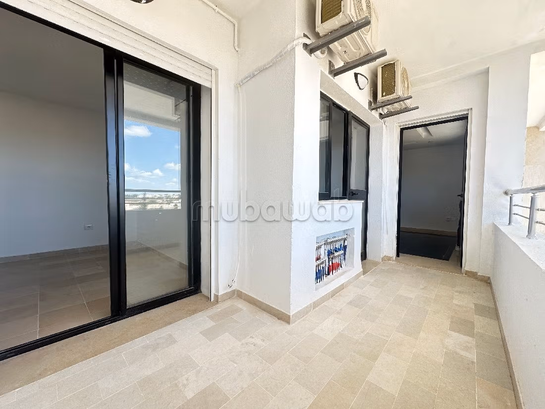 Sell apartment in Ain Zaghouan Nord. Total area 140 m². Quiet sorroundings with mountain view, Secured door. 