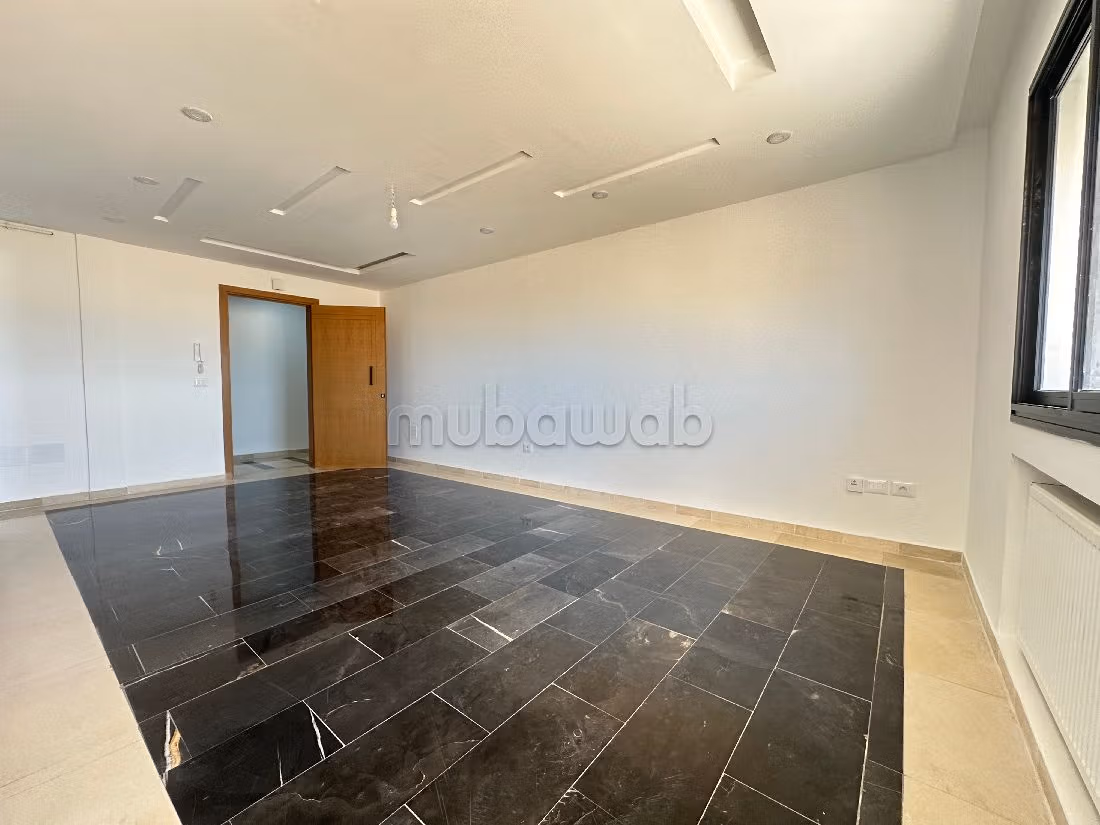 Sell apartment in Ain Zaghouan Nord. Total area 140 m². Quiet sorroundings with mountain view, Secured door. 