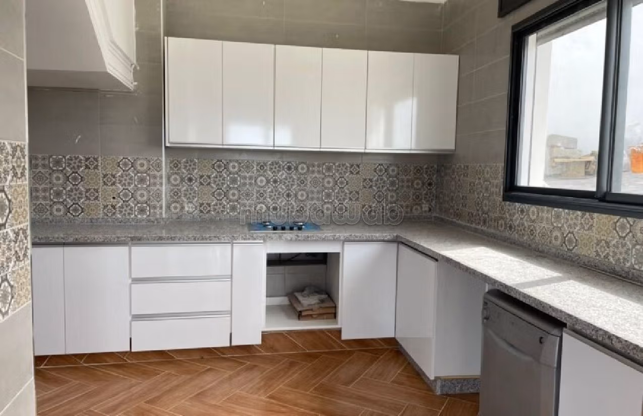 Maestosa villa in affitto a Cap Spartel. Superficie 580 m². Porta blindata, salotto marocchino