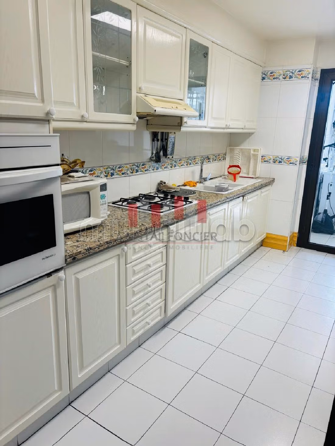 Encuentra un piso en alquiler en CIL Hay Salam. 2 bonitas habitaciones. Terraza y ascensor