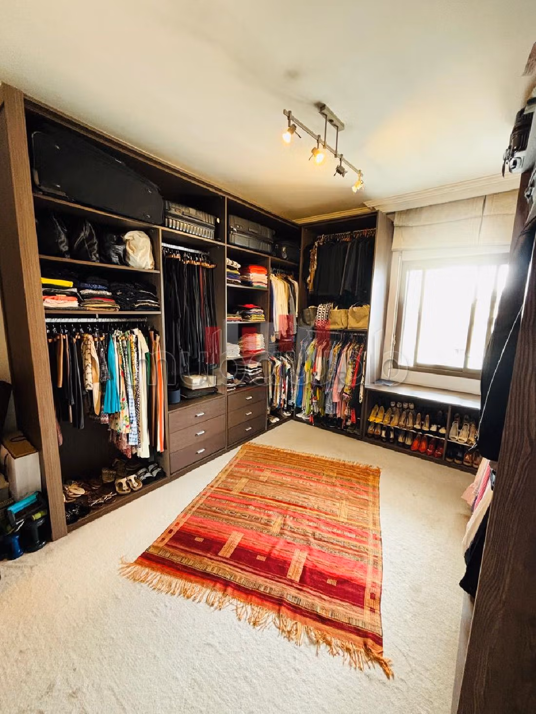 Encuentra un piso en alquiler en CIL Hay Salam. 2 bonitas habitaciones. Terraza y ascensor