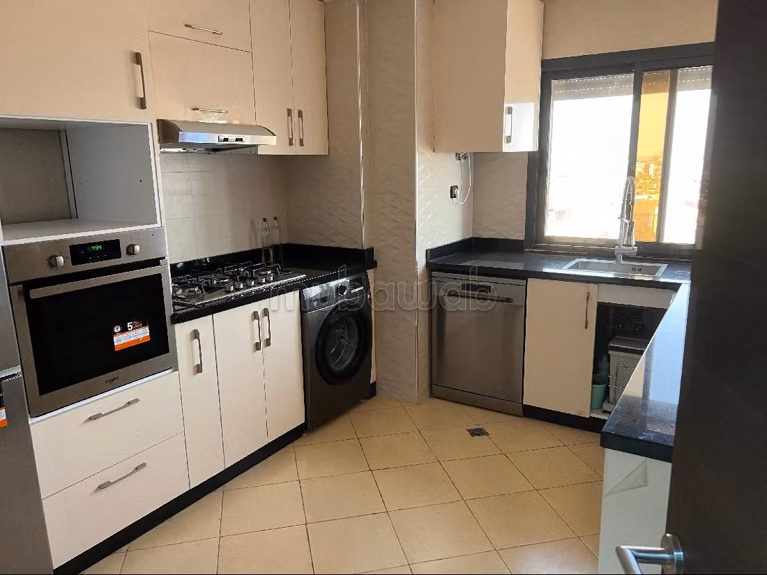 Very nice apartment for rent in Hay Al Farah. 3 lovely rooms. Storage unit. 