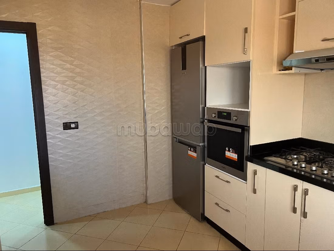 Very nice apartment for rent in Hay Al Farah. 3 lovely rooms. Storage unit. 