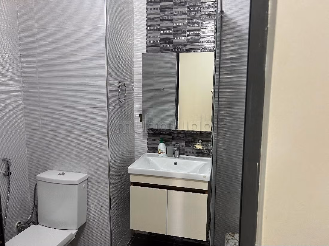 Very nice apartment for rent in Hay Al Farah. 3 lovely rooms. Storage unit. 