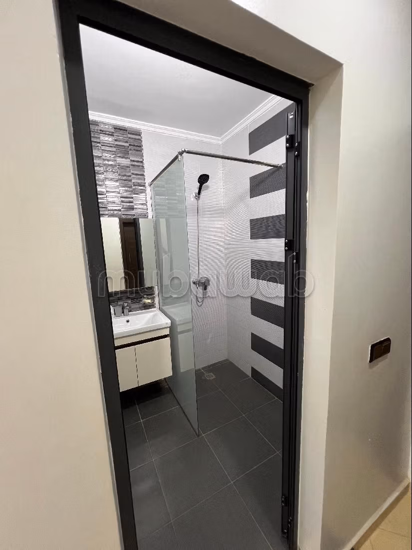 Very nice apartment for rent in Hay Al Farah. 3 lovely rooms. Storage unit. 