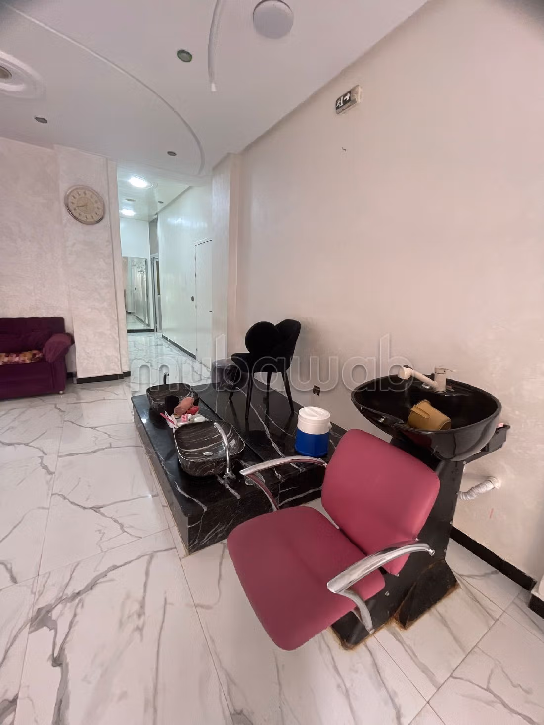 مكاتب ومحلات للبيع ب حي شماعو. المساحة 156 م². بواب ومكيف الهواء