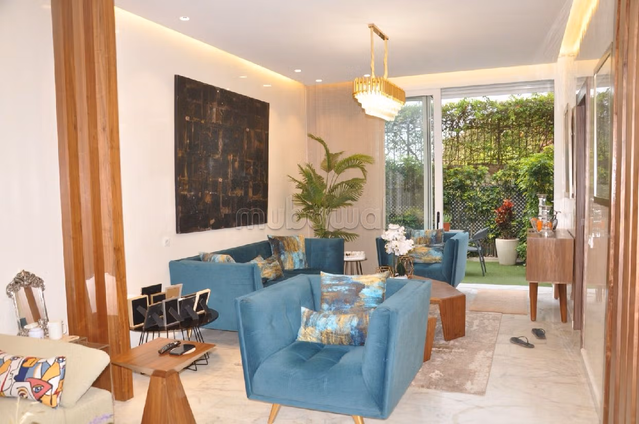 Splendido appartamento da acquistare. Superficie 170 m². Impianto di aria condizionata e piscina. 