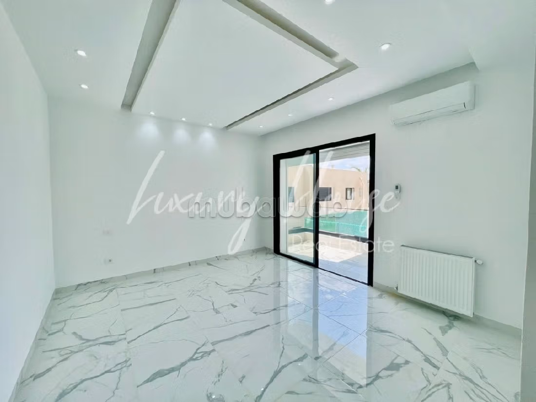 Affitta casa. 4 camere. Garage e terrazzo