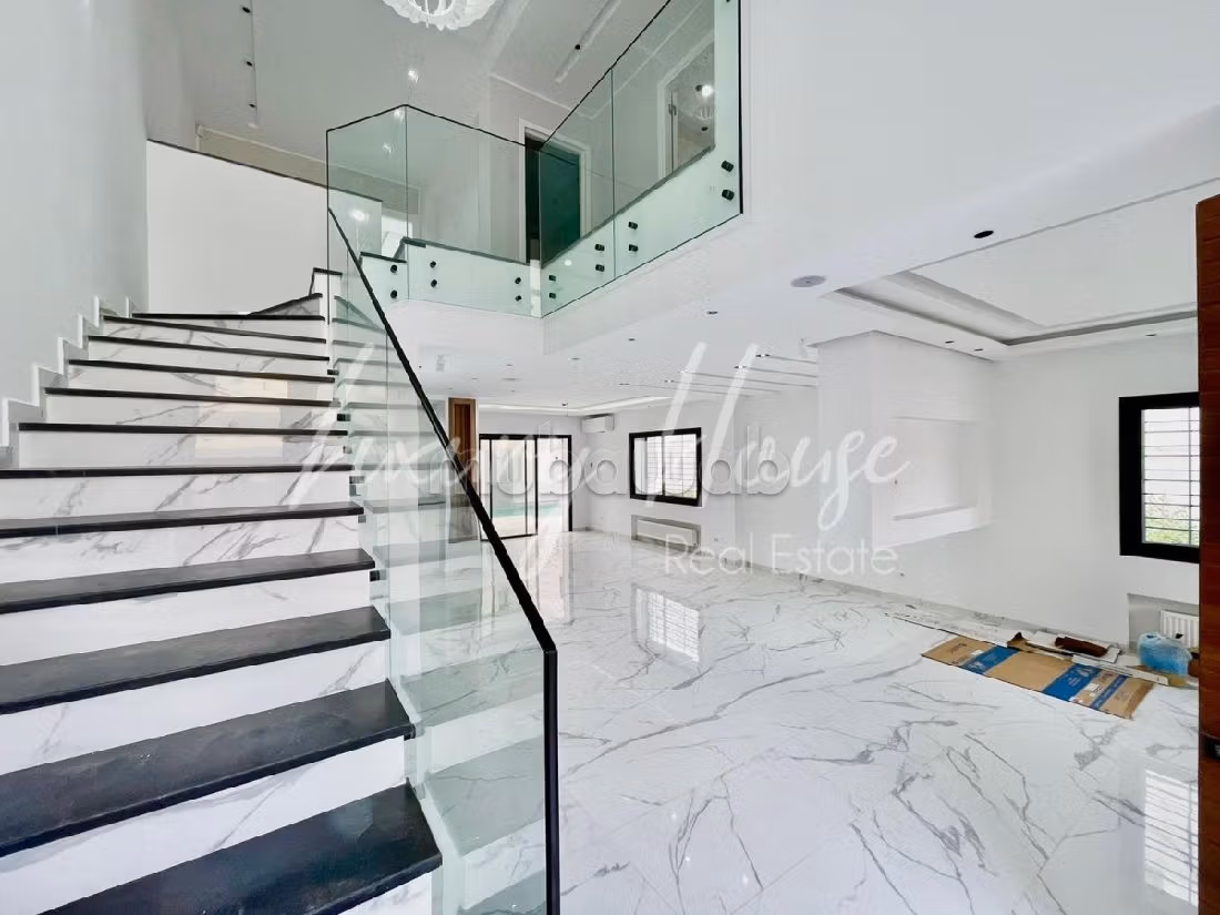 Affitta casa. 4 camere. Garage e terrazzo