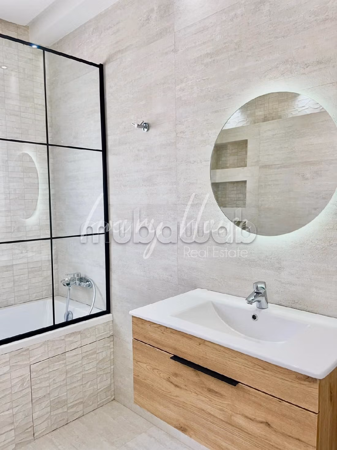 Affitta casa. 4 camere. Garage e terrazzo