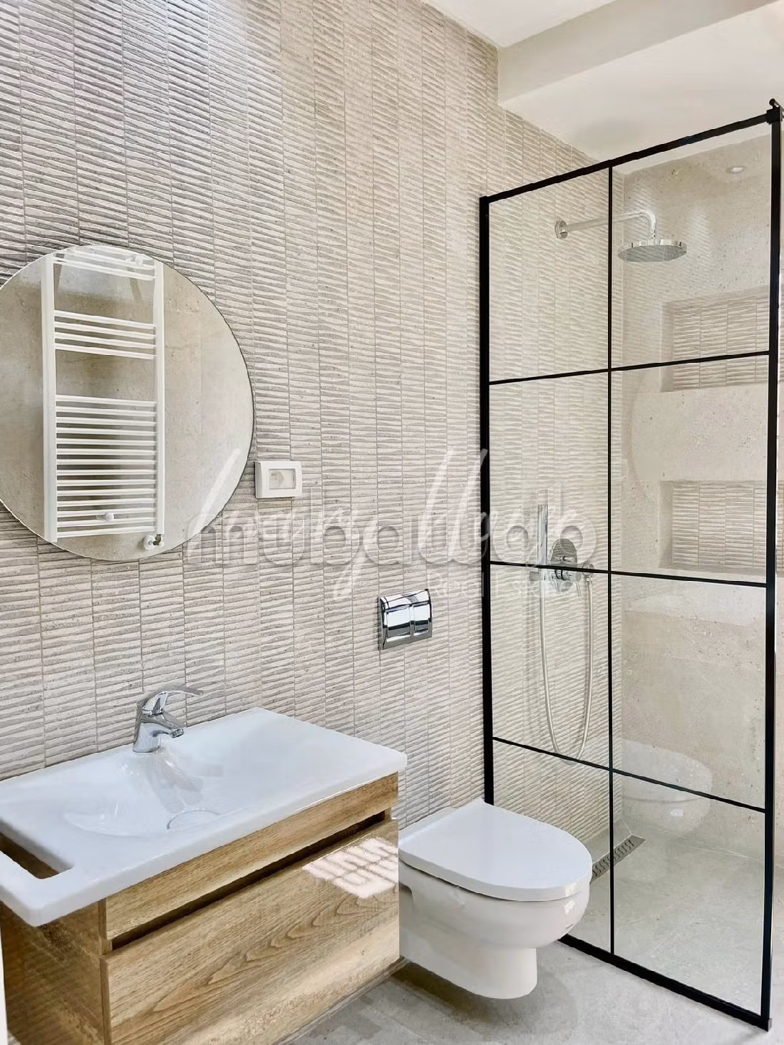 Affitta casa. 4 camere. Garage e terrazzo