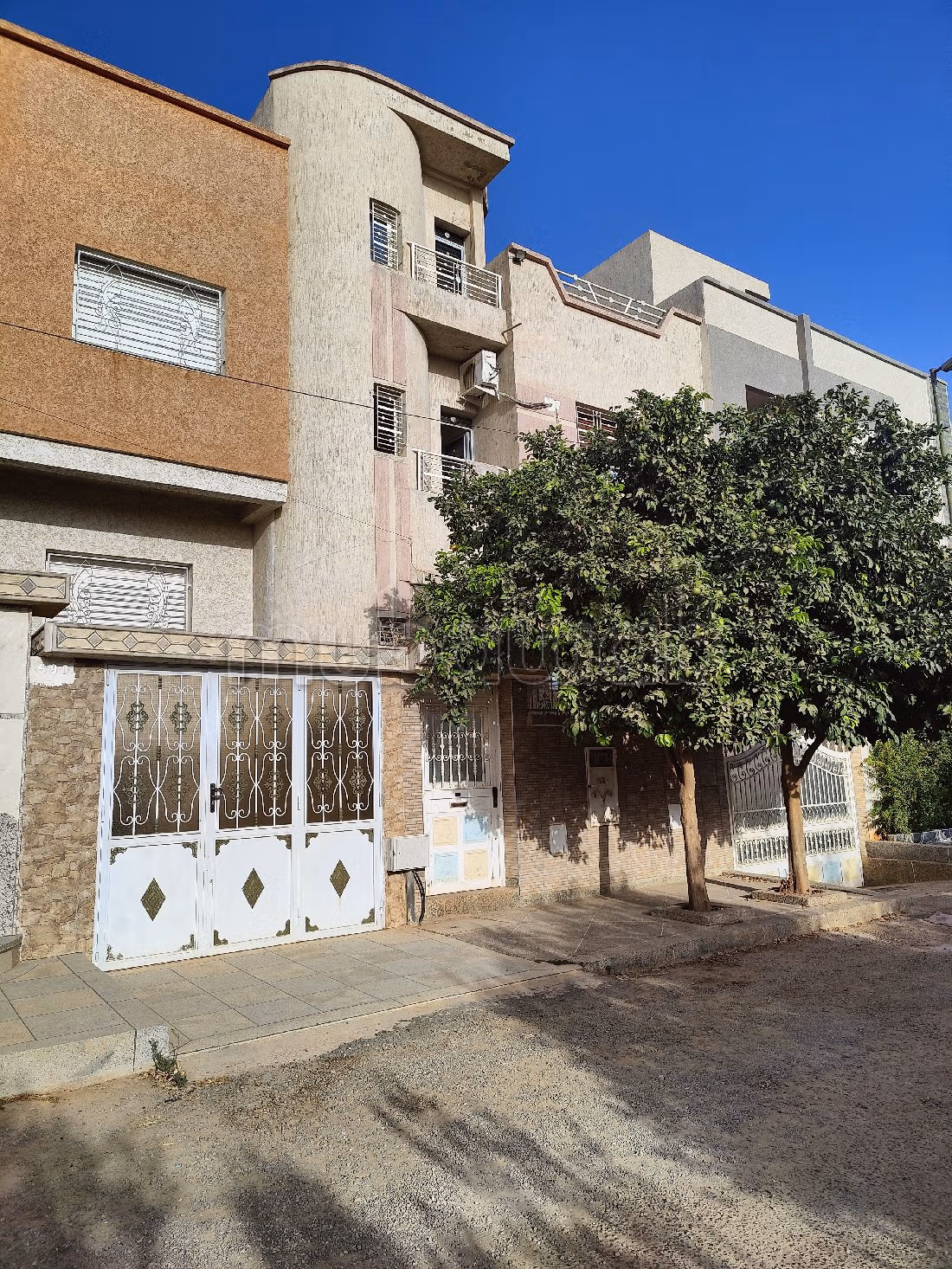 Vente villa de luxe à Marjane. Surface totale 180 m². Belle terrasse et jardin