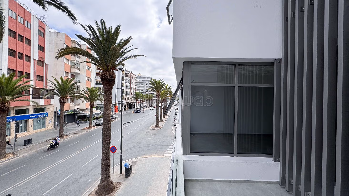 Oficinas en venta en Maârif Extension. Gran superficie 103 m². Conserje y aire condicionado
