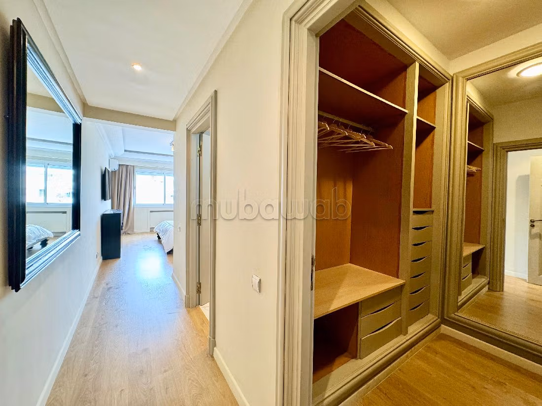 Nu huren: appartementen in Triangle d'Or. 3 Slaapkamers. Gemeubileerd