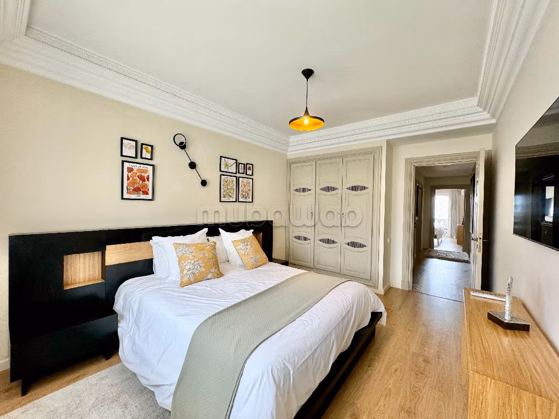 Nu huren: appartementen in Triangle d'Or. 3 Slaapkamers. Gemeubileerd
