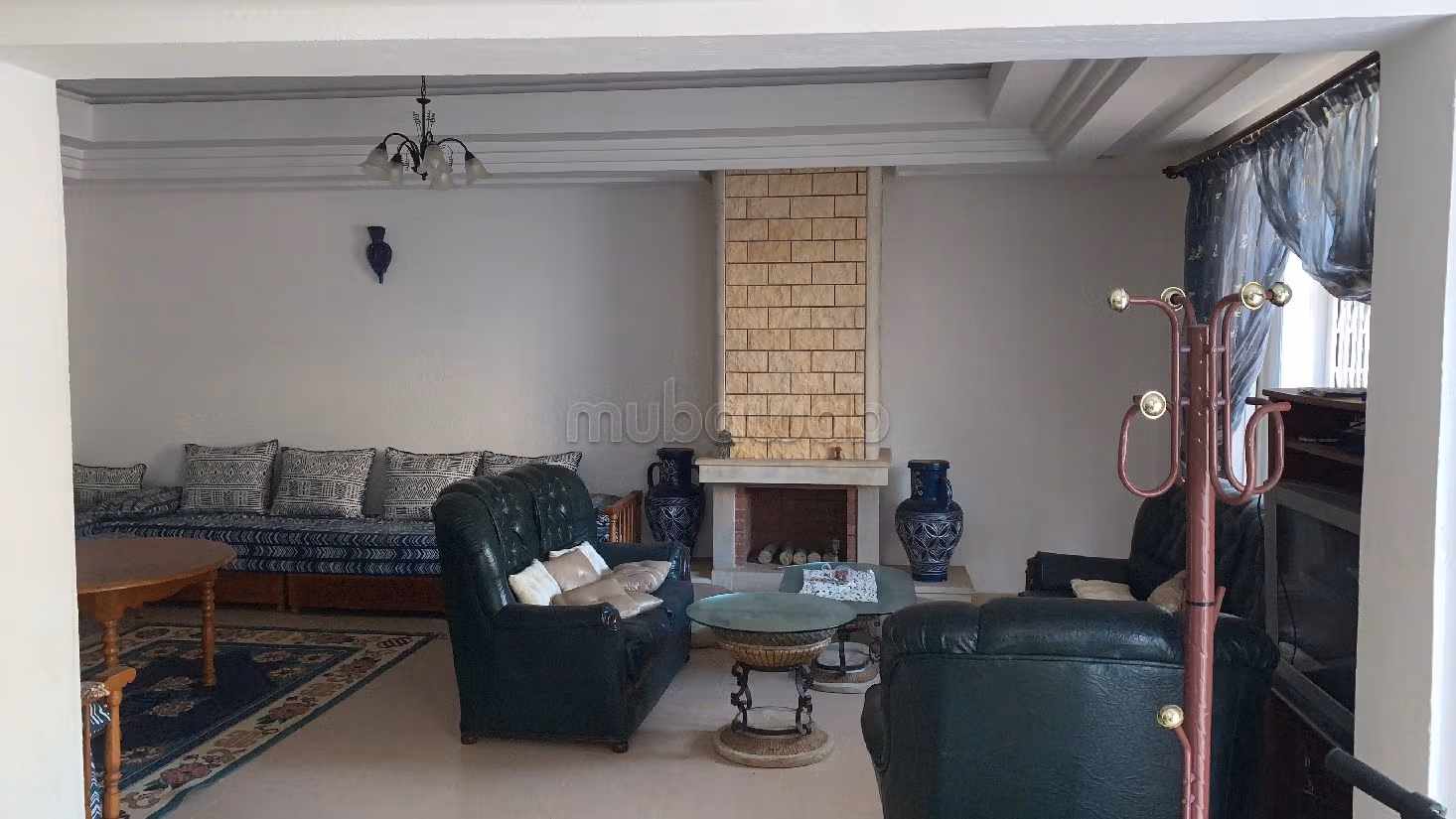 فيلا جميلة للبيع بالسعيدية. المساحة 150 م². صحن هوائي والأمن والحراسة. 