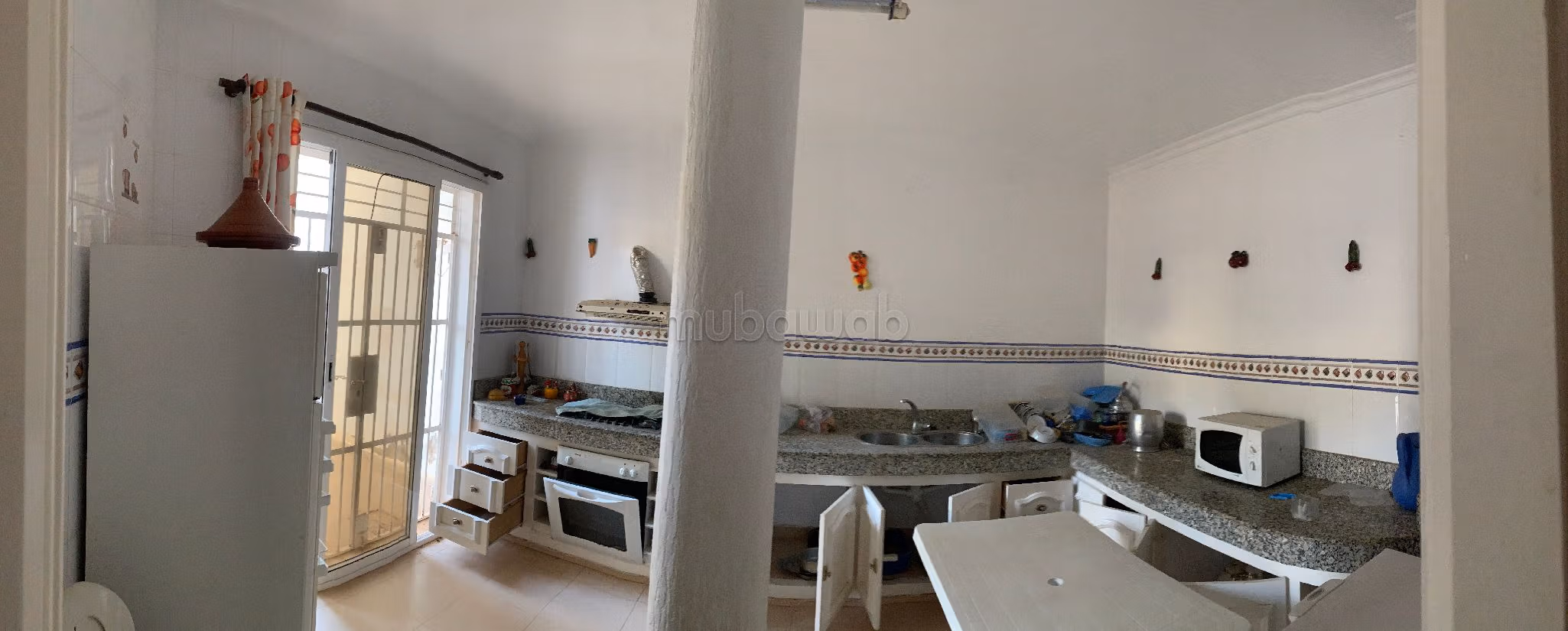 فيلا جميلة للبيع بالسعيدية. المساحة 150 م². صحن هوائي والأمن والحراسة. 