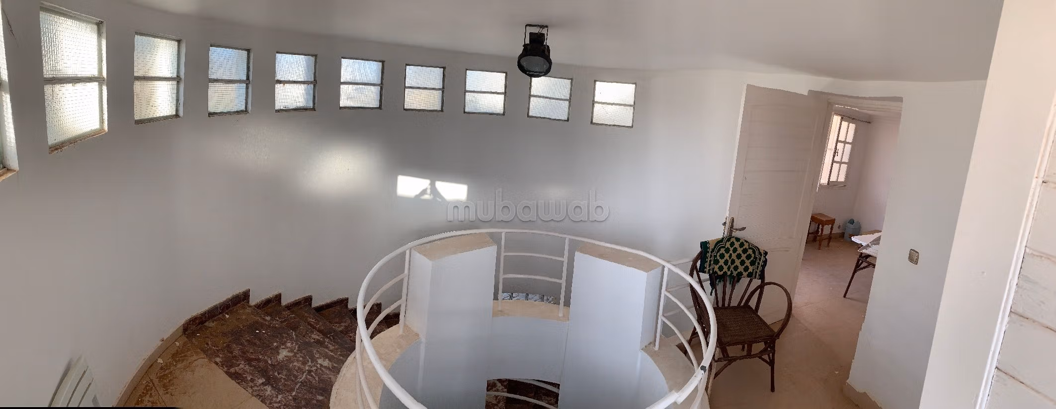 فيلا جميلة للبيع بالسعيدية. المساحة 150 م². صحن هوائي والأمن والحراسة. 