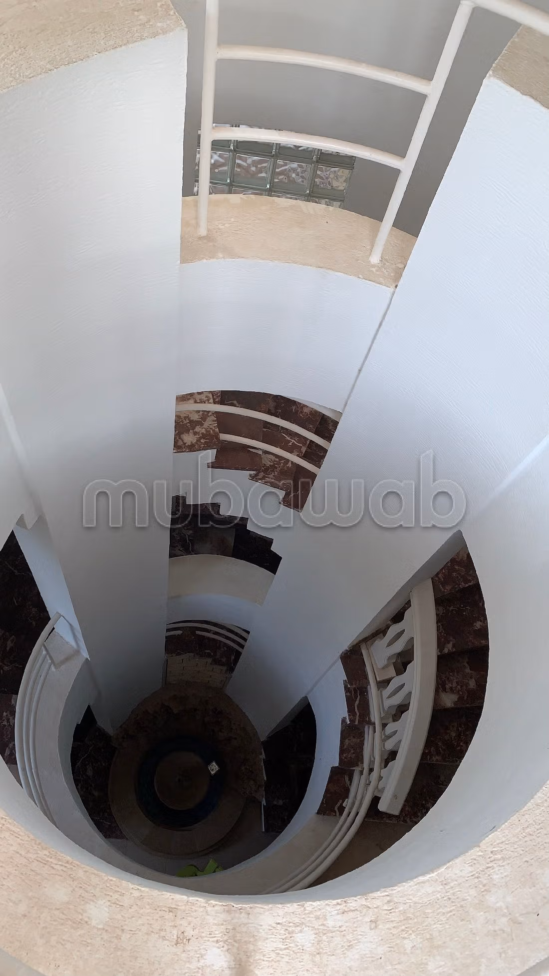 فيلا جميلة للبيع بالسعيدية. المساحة 150 م². صحن هوائي والأمن والحراسة. 