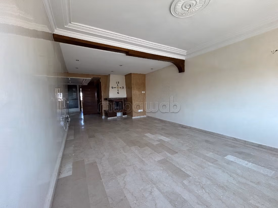 شقة رائعة للبيع ب النسيم 1.5 قطع مريحة. مع المرآب والمصعد