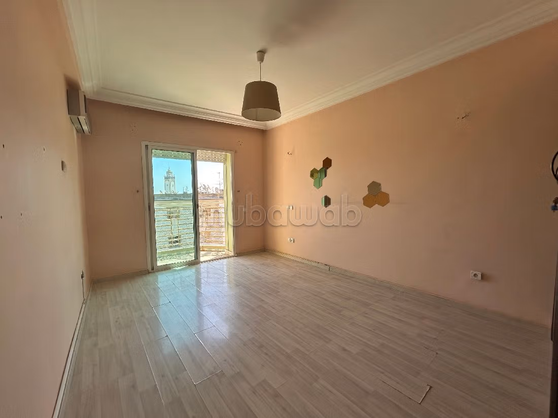 شقة رائعة للبيع ب النسيم 1.5 قطع مريحة. مع المرآب والمصعد