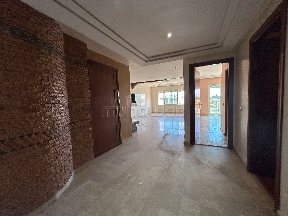 شقة رائعة للبيع ب النسيم 1.5 قطع مريحة. مع المرآب والمصعد