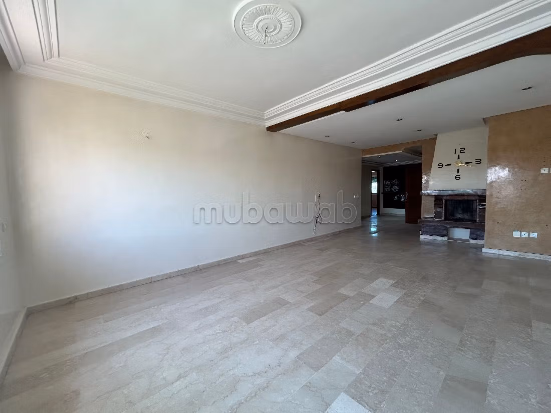 شقة رائعة للبيع ب النسيم 1.5 قطع مريحة. مع المرآب والمصعد