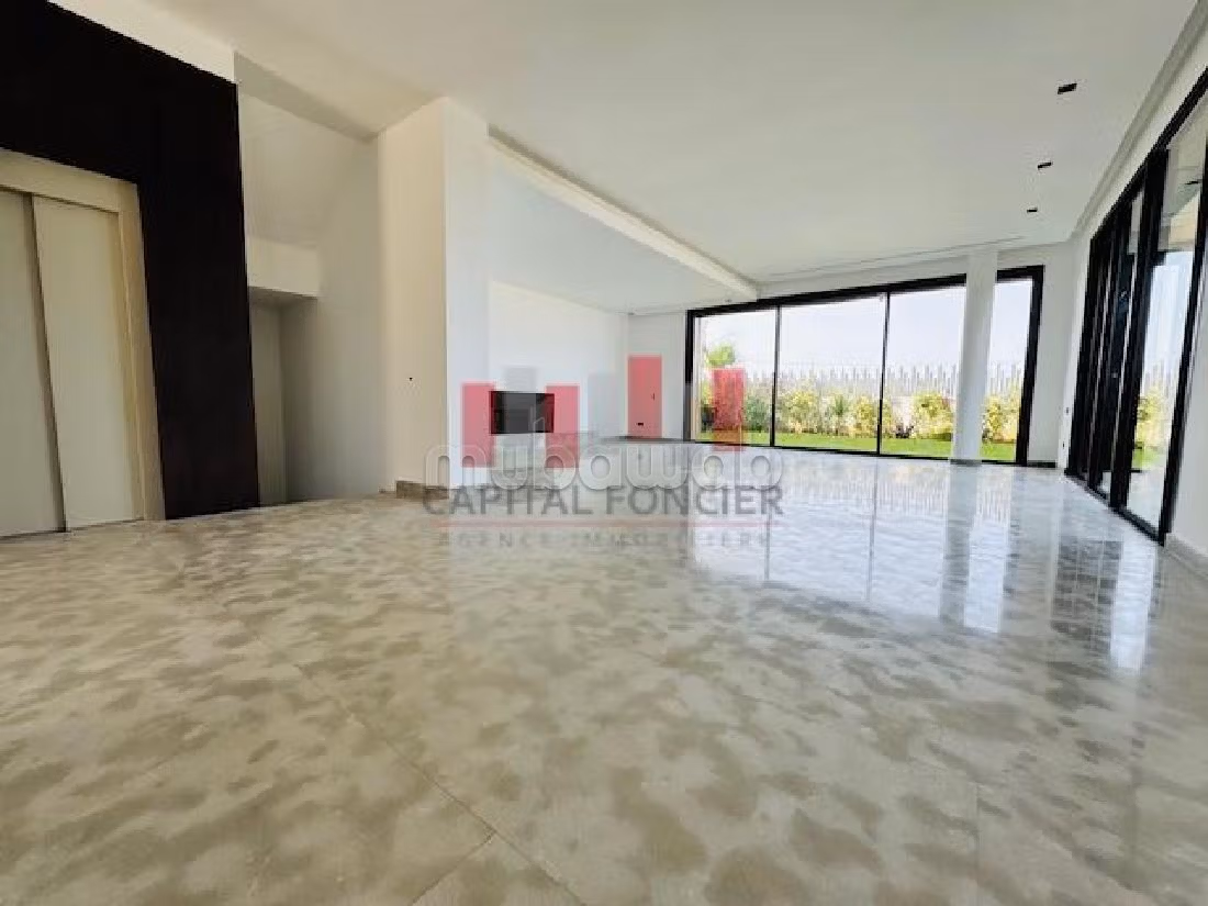 Maestosa residenza di lusso in affitto a Ain Diab. 4 belle camere da letto. Posto auto e terrazzo