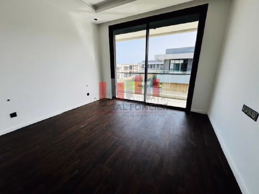 Maestosa residenza di lusso in affitto a Ain Diab. 4 belle camere da letto. Posto auto e terrazzo