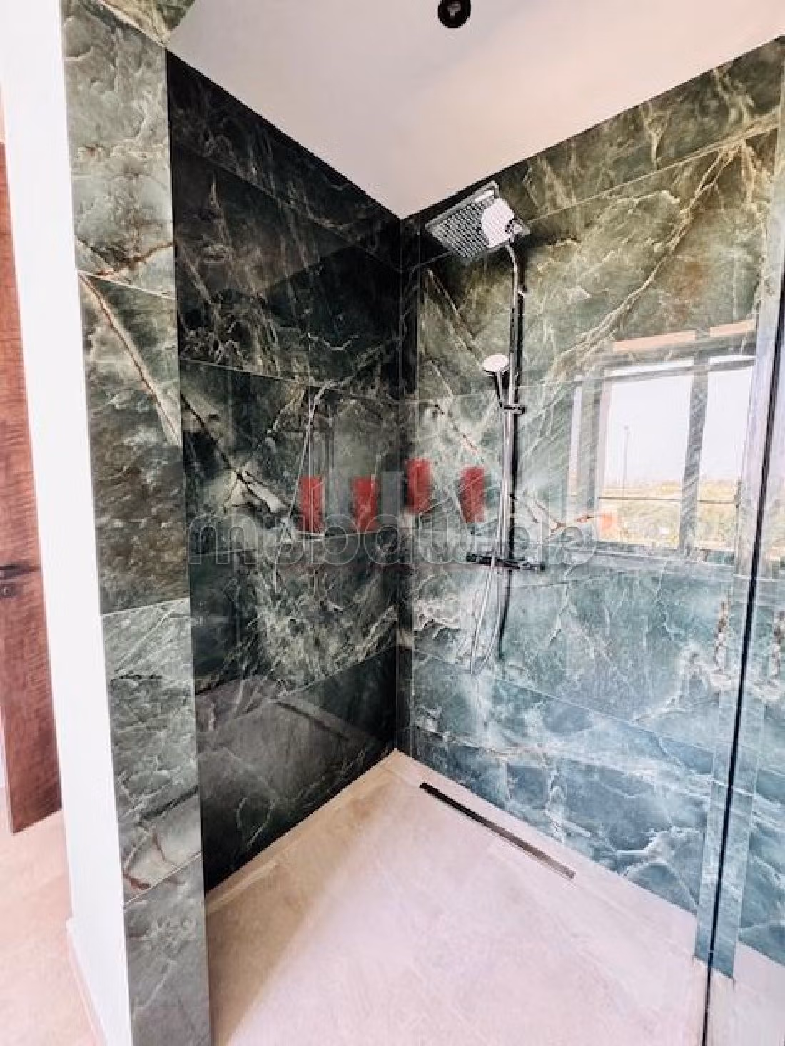 Maestosa residenza di lusso in affitto a Ain Diab. 4 belle camere da letto. Posto auto e terrazzo