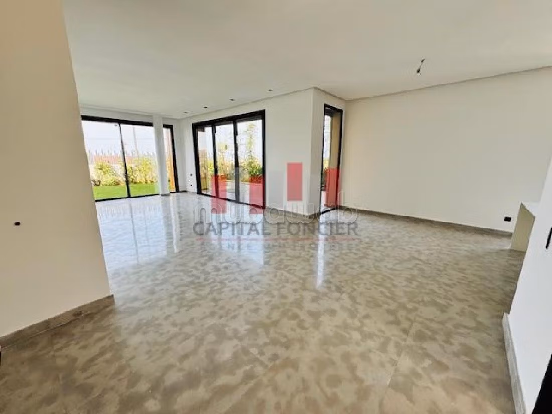 Maestosa residenza di lusso in affitto a Ain Diab. 4 belle camere da letto. Posto auto e terrazzo