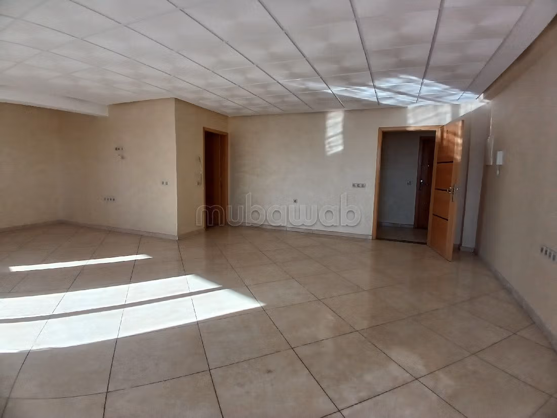 Ufficio disponibile in affitto a Guéliz. Superficie 65 m². Ascensore e garage.
