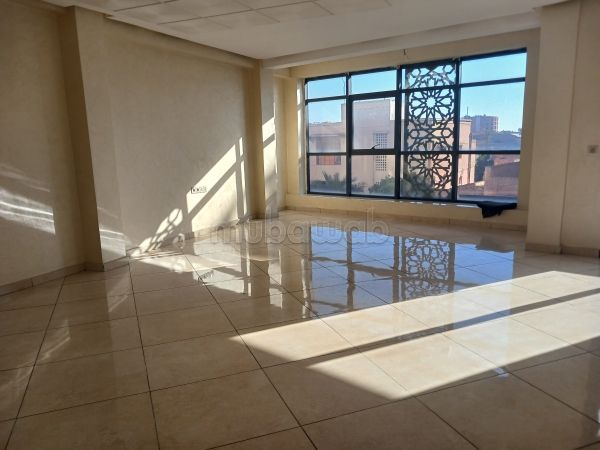 Offices for rent in Guéliz. Surface area 65 m². With Lift, Carpark.