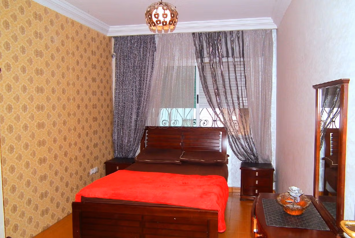 Affitta il tuo appartamento a Corniche. 2 locali spaziosi. Arredato