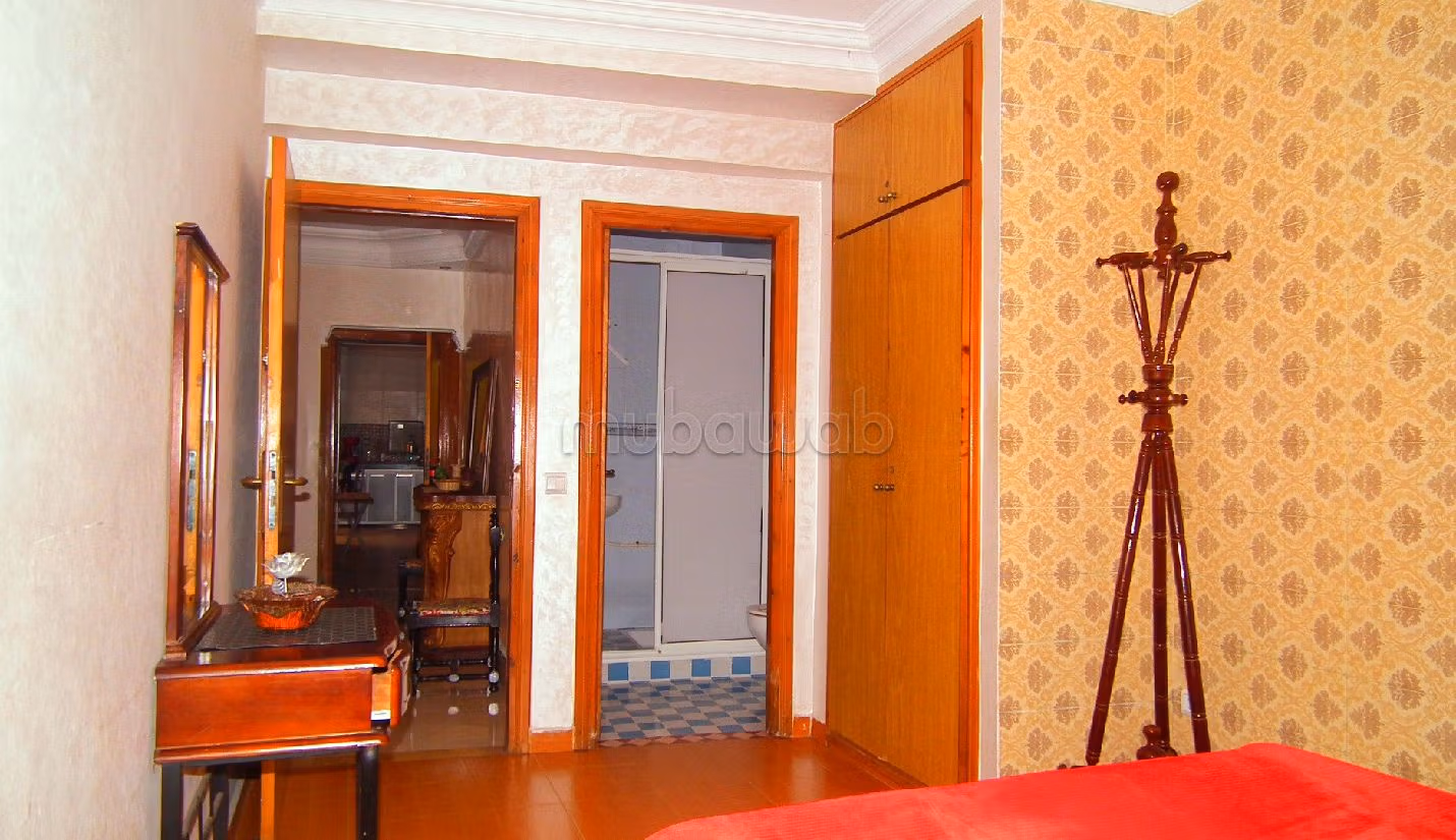 Affitta il tuo appartamento a Corniche. 2 locali spaziosi. Arredato