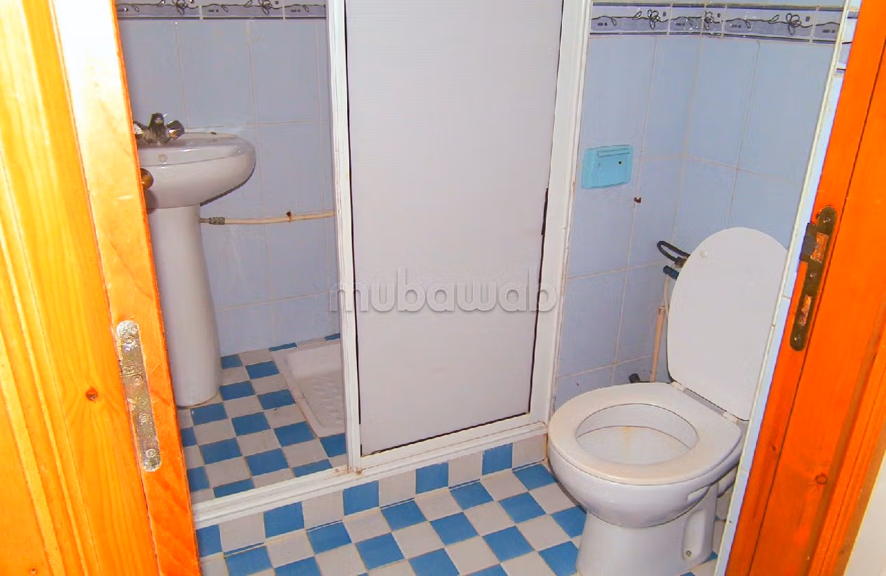 Affitta il tuo appartamento a Corniche. 2 locali spaziosi. Arredato