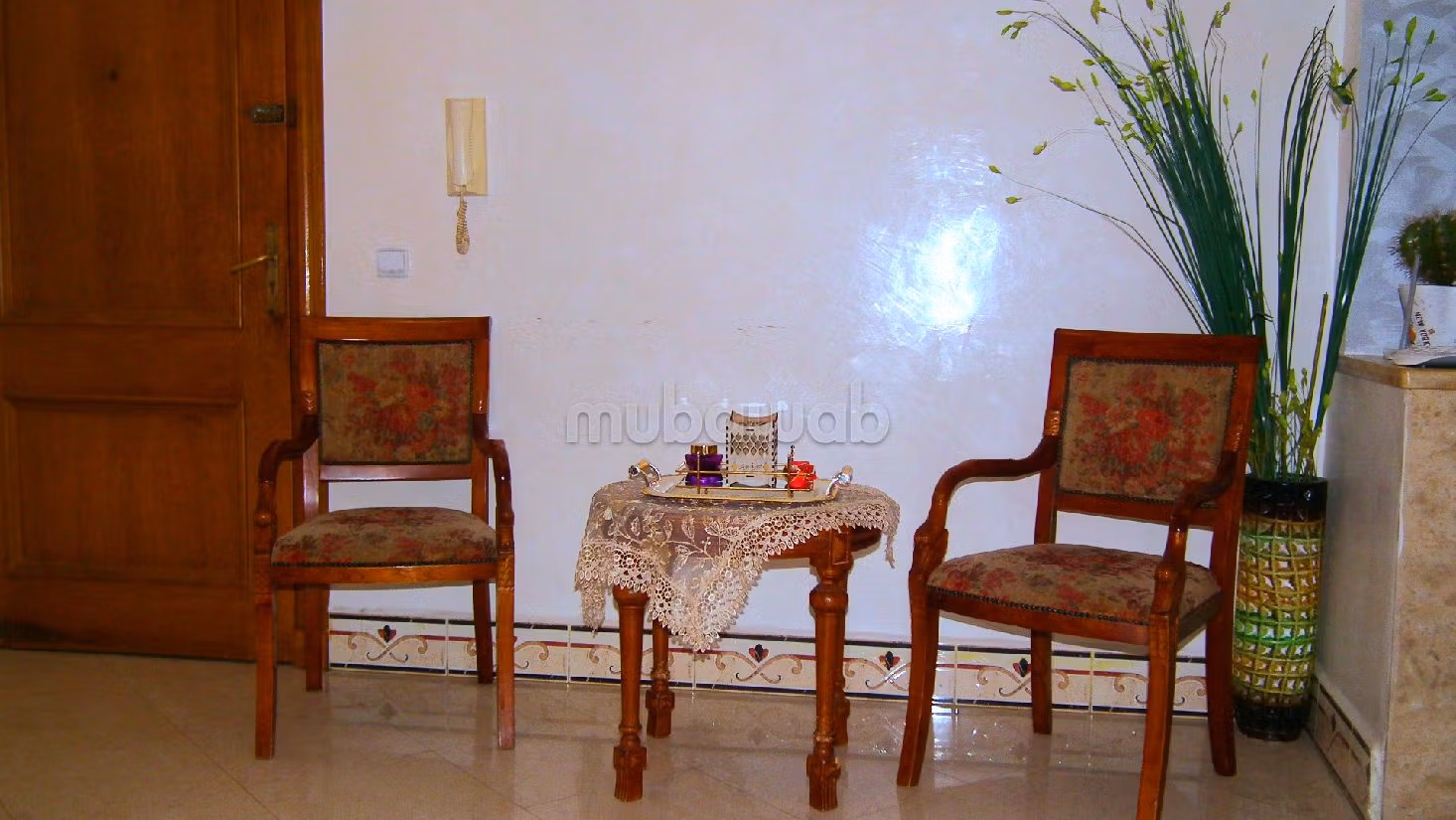 Affitta il tuo appartamento a Corniche. 2 locali spaziosi. Arredato